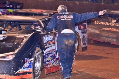 Dale McDowell shows his displeasure with Jonathan Davenport. (Gary Laster)