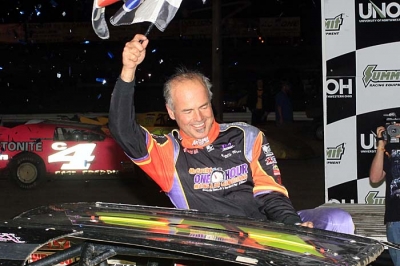 Billy Moyer celebrates his $7,000 victory. (stlracing.com)