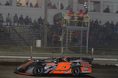 Larry Campbell picks up his first Super Late Model victory. (Woody Hampton)