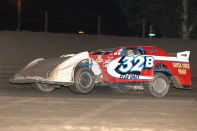 Clay Daly heads for victory at Kings Speedway. (photofinishphotos.com)