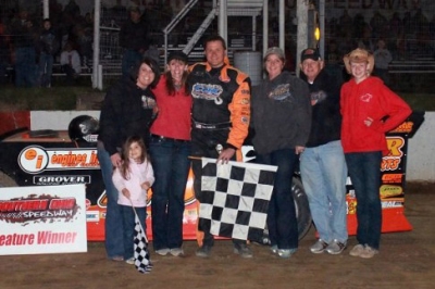 Eddie Carrier Jr. and his team in victory lane. (southernohiossportsphotos.com)