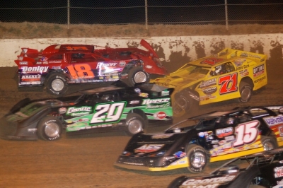 The first-lap scramble that elminated Don O'Neal (71) and Shannon Babb (18). (DirtonDirt.com)