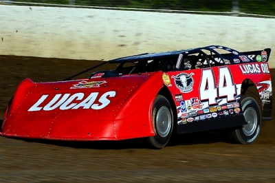 Earl Pearson Jr. heads for fast time honors at Eldora. (jmsprophoto.com)