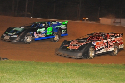 Winner Dave Hess Jr. (44) moves by third-place finisher Mike Knight. (Joe Nowak)