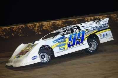 Frank Heckenast Jr. heads for a victory in the dash. (mikerothphotography.com)