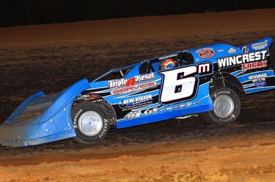 Wendell Wallace heads for victory at I-30 Speedway. (Woody Hampton)
