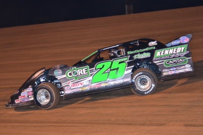 Shane Clanton heads for victory in Saturday's second heat race. (Eric Gano)