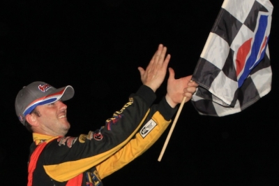 Tim McCreadie applauds the crowd after his $10,000 victory. (stlracingphotos.com)