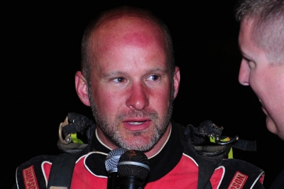 Casey Roberts tells announcer Chris Tilley about his $4,000 victory. (dt52photos.com)