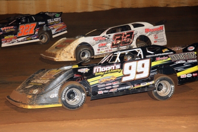 Clay Fisher (99) heads for the front at Columbus. (foto-1.net)