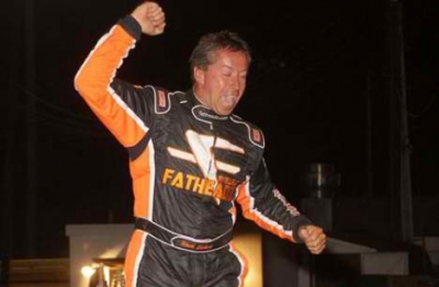 Rick Eckert celebrates after claiming the Speedweek finale at Lincoln. (pbase.com/cyberslash)