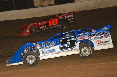 Eventual winner Brandon Sheppard (5) battles Shannon Babb at Clayhill. (stlracingphotos.com)