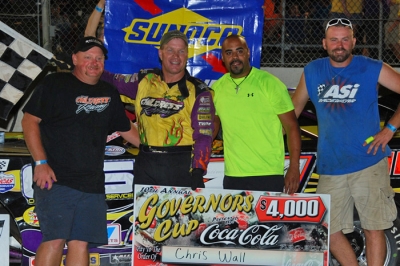 Chris Wall and his crew in victory lane. (photobyconnie.com)