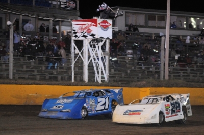 Scott Gilberts (21) and Jimmy Mars (28) at the checkers. (Vince Peterson)