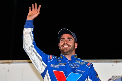 Josh Richards waves to the Knoxville crowd. (thesportswire.net)