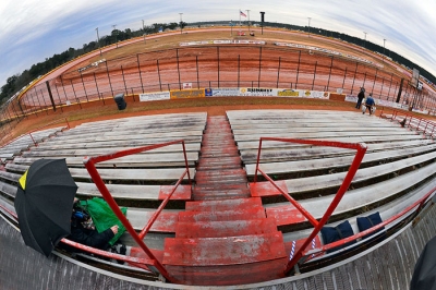 A soggy Golden Isles Speedway. (thesportswire.net)