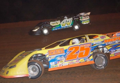 Chris Madden (44) battles for second with Shane Clanton (25). (mikessportsimages.com)