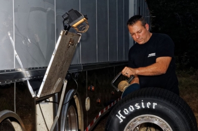 Chris Madden prepares a tire at Cherokee. (Glen Starek)