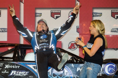 Scott Bloomquist celebrates with wife Katrina. (heathlawsonphotos.com)