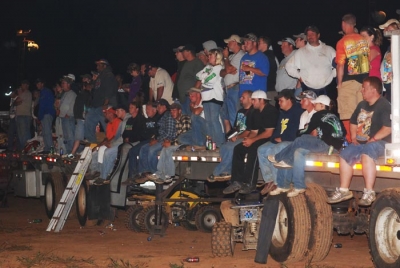 Overflowing fans watched from the infield. (DirtonDirt.com)