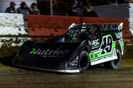 Jonathan Davenport wheels around Batesville. (heathlawsonphotos.com)