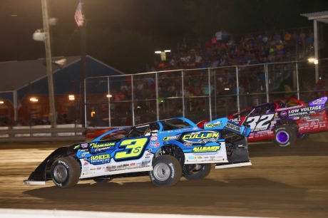 Brian Shirley (3s) and Bobby Pierce (32) race to the finish. (Brendon Bauman)