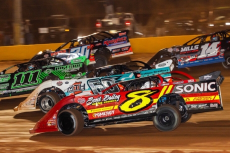 Thursday's tight racing at Golden Isles. (heathlawsonphotos.com)