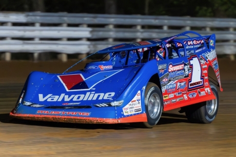 Brandon Sheppard wheels around the Hagerstown half-mile. (heathlawsonphotos.com)