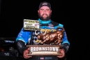 Ryan Gustin earned a $5,000 MARS Championship Series victory April 24 at the Brownstown (Ill.) Bullring. (joshjamesartwork.com)