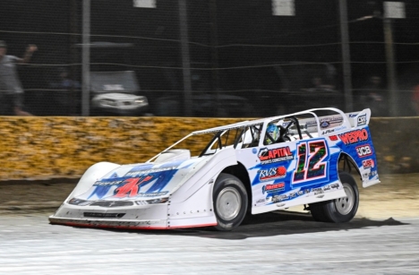 Winger cruises