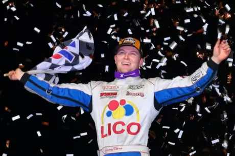  Bobby Pierce had a last-lap victory at Volusia. (joshjamesartwork.com)