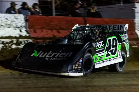 Jonathan Davenport wheels around Batesville. (heathlawsonphotos.com)