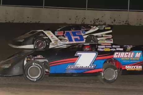 Brian Birkhofer (15B) overtakes Will Vaught (1). (erikgrigsbyphotos.com)