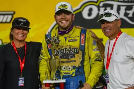 Tyler Erb in victory lane with Dan and Brenda Niss. (Jack Reitz)