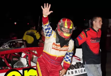 Kelly Boen waves to the Mid-Nebraska crowd. (Jerry Jacobs)