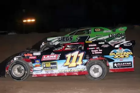 Front-row starters Jon Henry (1) and Curt Spalding (111) battle. (Steve Datema)