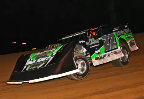 Chris Ferguson races to victory. (butlerracingphotos.com)