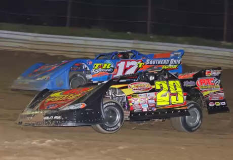 Winner Tim Dohm (17T) battles runner-up Darrell Lanigan (29). (rasmithphoto.com)