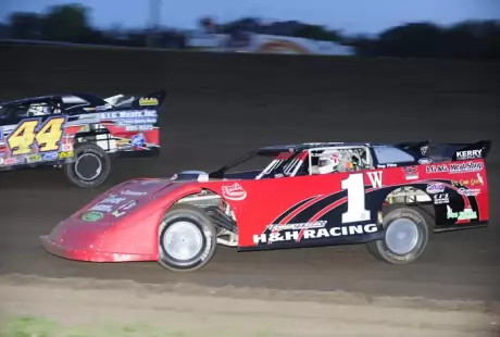 Mike Wiarda (1w) heads for victory. (Jerry Jacobs)