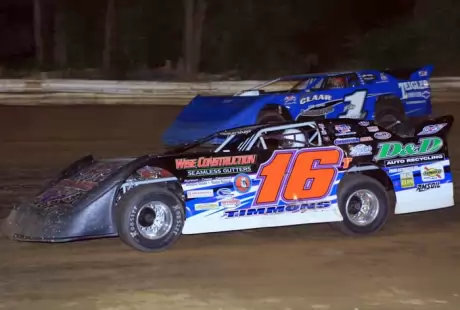 Doug Timmons (16t) overtakes Chris Harr (1). (Clifford Dove)