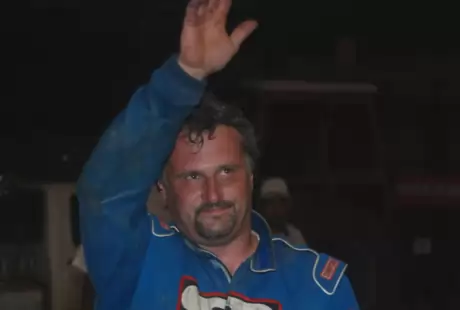 Dennis Erb Jr. visits Belle-Clair's victory lane. (DirtonDirt.com)