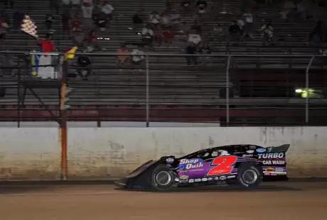 John Anderson takes the checkers. (fasttrackphotos.net)