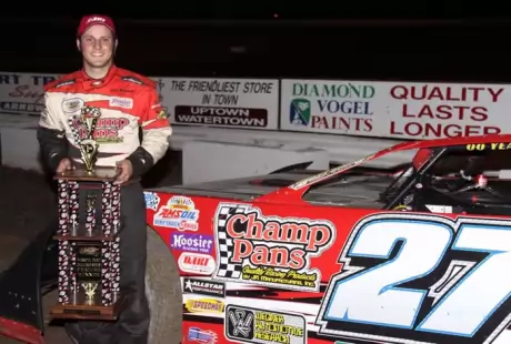 Jake Redetkze picks up his hardware. (crpphotos.com)