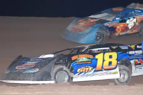 Eddie Kirchoff (5) catches Jack Sullivan (18). (DirtonDirt.com)