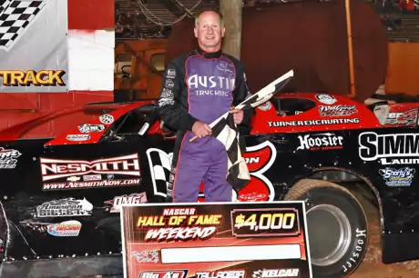 Ronnie Johnson scored a $4,000 victory Saturday night at Talladega Short Track. (alisonwilliamsphotos.com)