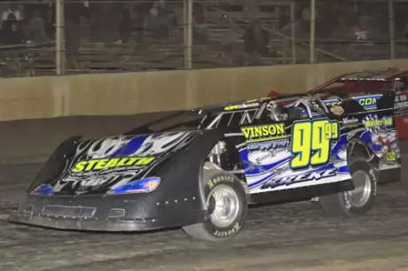 Brent Kreke (9999) heads toward victory at Belle-Clair Speedway. (stlracingphotos.com)
