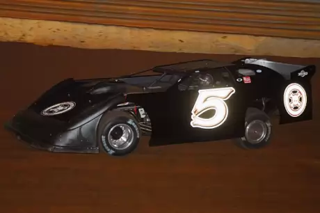 Eric Jacobsen races to a $3,000 victory in STARS VRS action at Tazwell. (mrmracing.net)