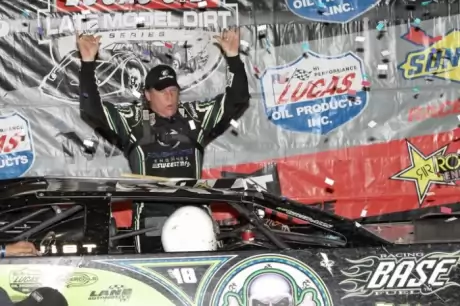 Scott Bloomquist emerges victorious at Magnolia. (Scott Oglesby)