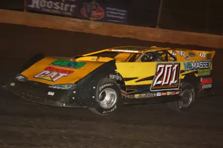 Billy Ogle Jr. steers toward victory at Boyd's. (Ronnie Barnett)
