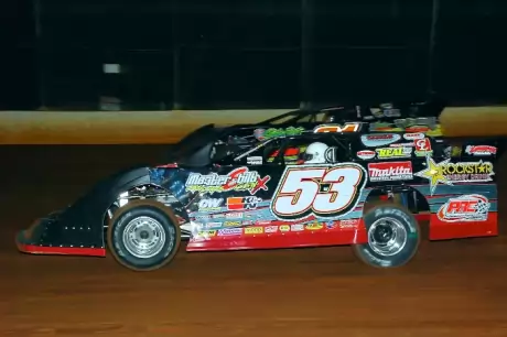 Ray Cook heads toward victory at Boyd's Speedway. (focusedonracing.com)